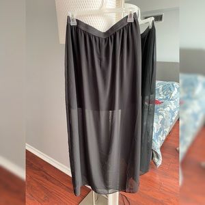 Never worn.Tag attached.Slits on both sides.